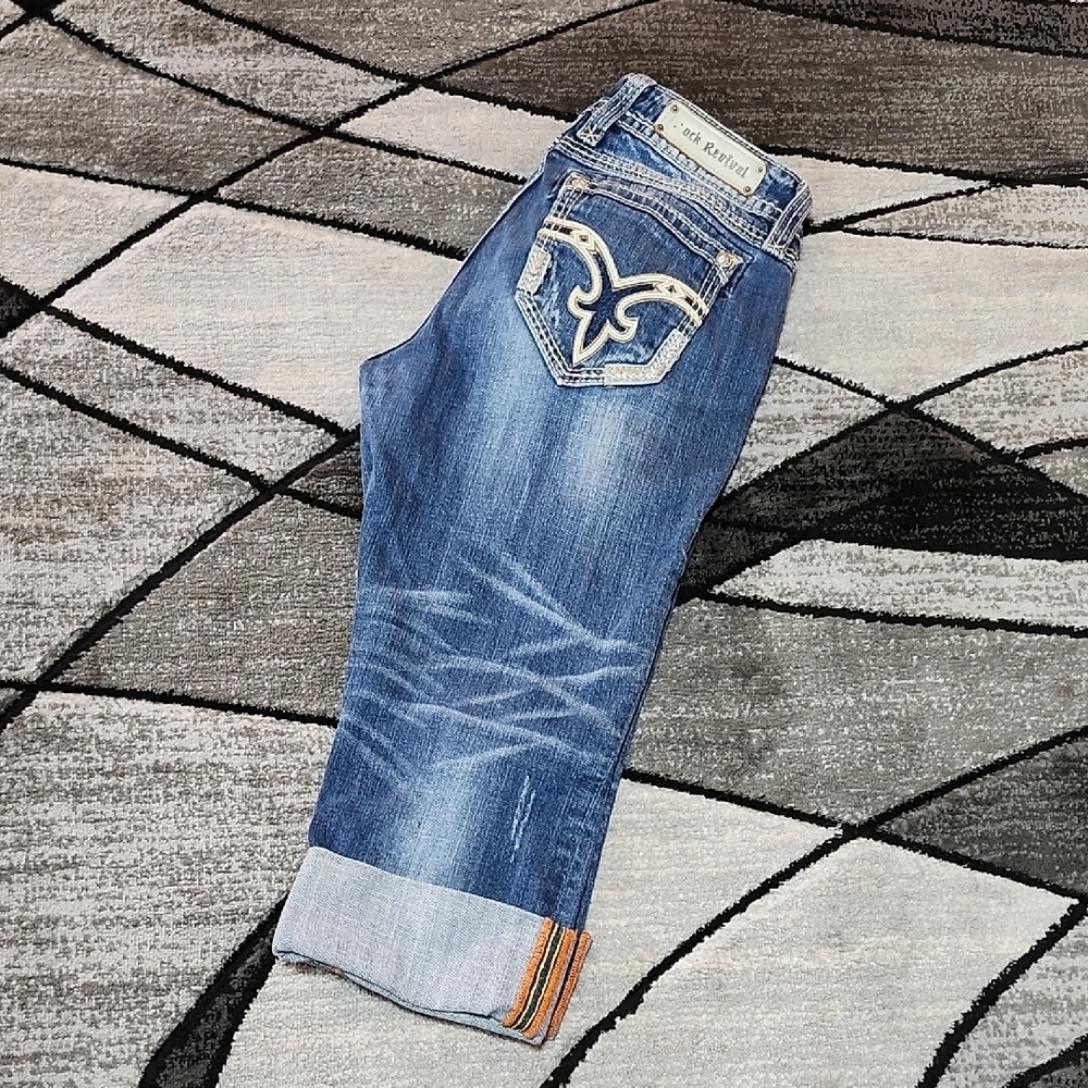 ROCK REVIVAL DENISA BUCKLE EXCLUSIVE EASY-FIT EMBROIDERED DENIM CAPRI JEAN